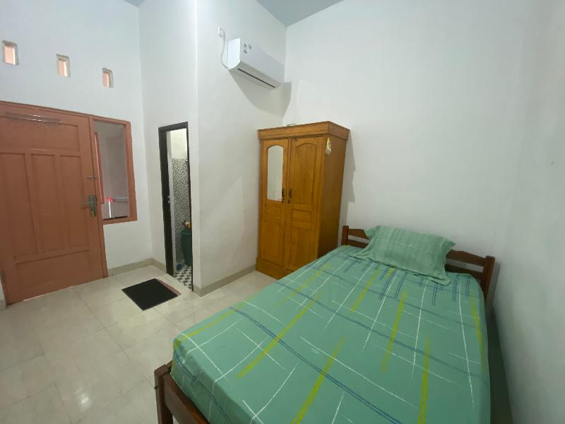 OYO 90111 Almeerah Homestay Syariah - Oda