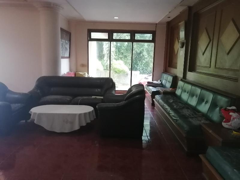 Super OYO 90382 Hotel Sarah Sukabumi - Lobi