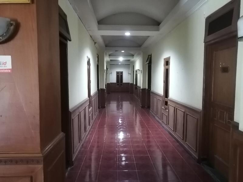 Super OYO 90382 Hotel Sarah Sukabumi - Lobi