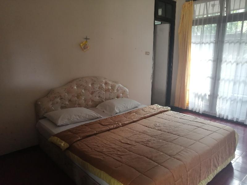 Super OYO 90382 Hotel Sarah Sukabumi - Oda