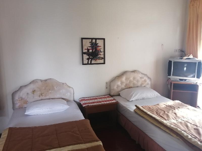 Super OYO 90382 Hotel Sarah Sukabumi - Oda