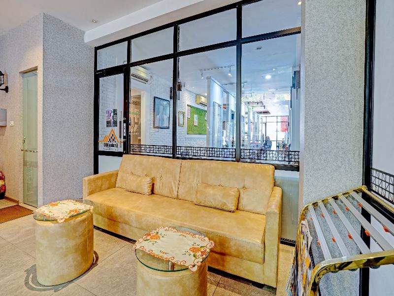 Super OYO 3905 Graha 100 Guest House Syariah - Lobi