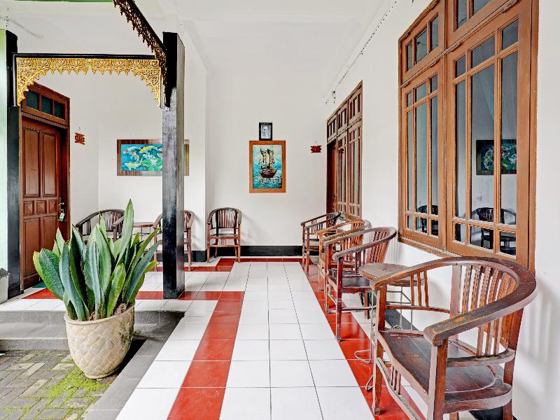 OYO 90361 Griya Noumi Syariah - Lobi