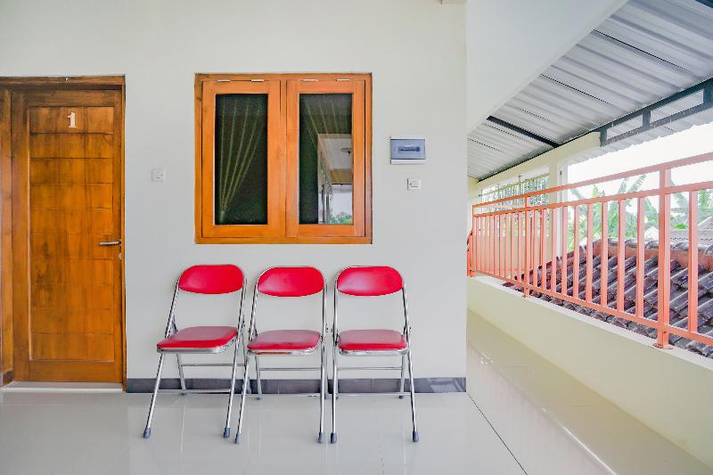 OYO 90210 Kenari House Syariah - Lobi