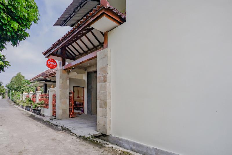 OYO 90210 Kenari House Syariah - Genel