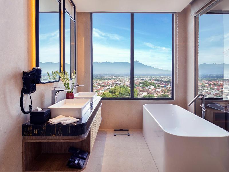 Grand Mercure Malang Mirama - Oda