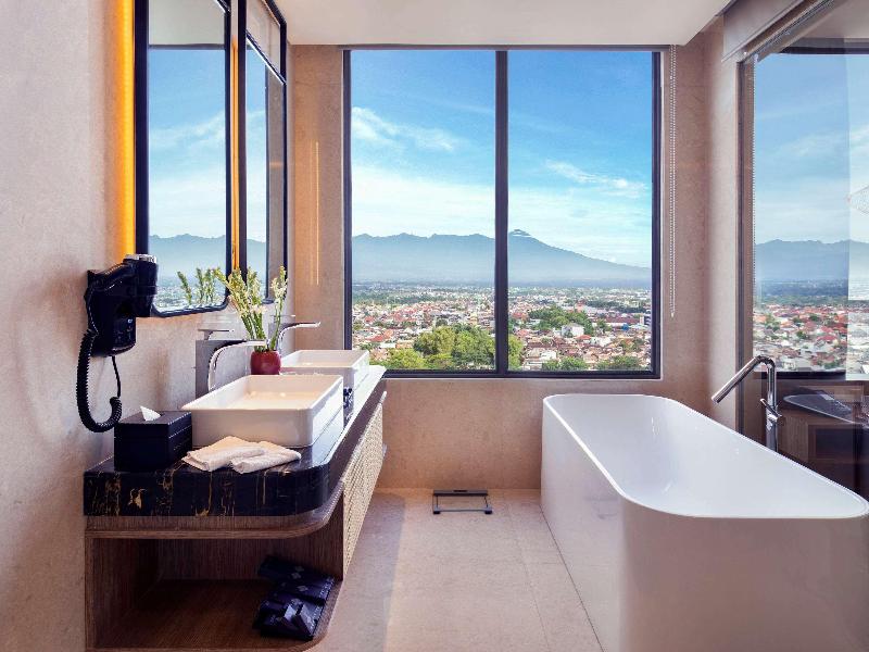 Grand Mercure Malang Mirama - Oda
