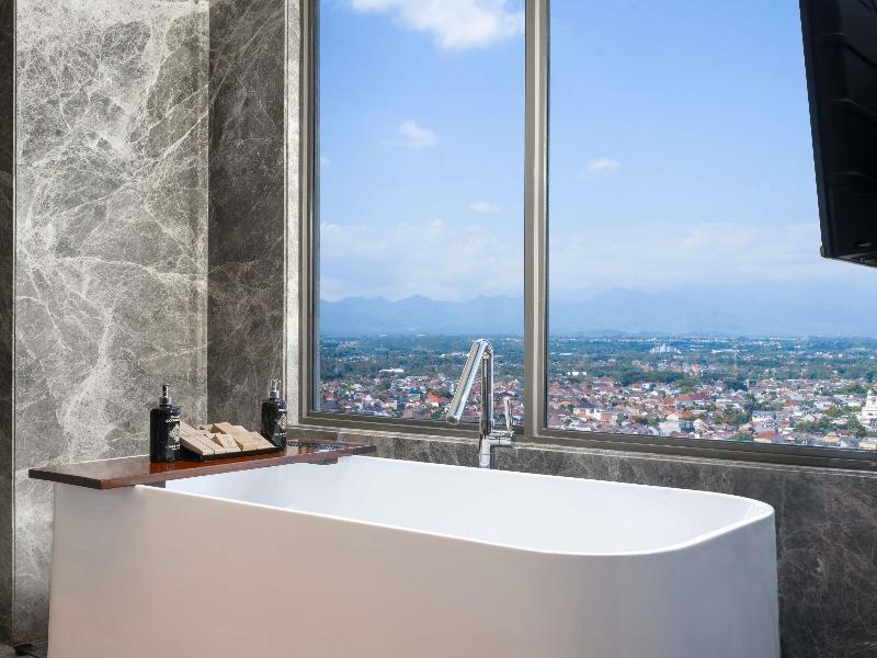 Grand Mercure Malang Mirama - Oda