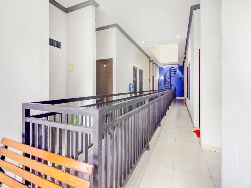 OYO Life 90085 Meruya Place - Lobi