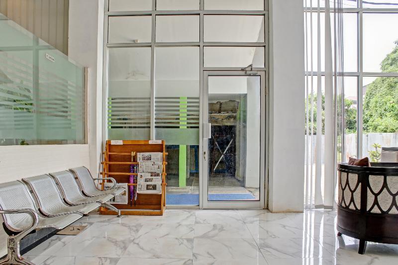 OYO 90112 Hotel Permata Inn - Lobi