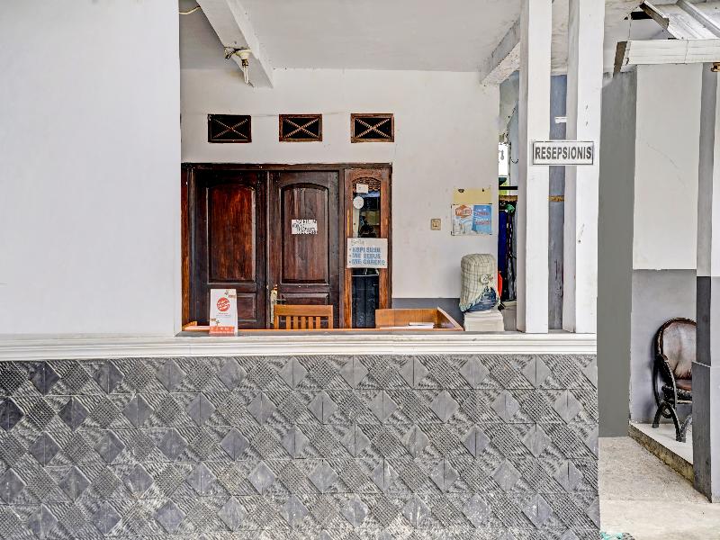OYO 90405 Penginapan Sasti Kuningan - Lobi