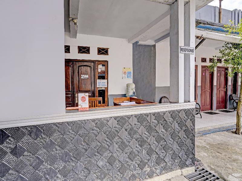 OYO 90405 Penginapan Sasti Kuningan - Lobi