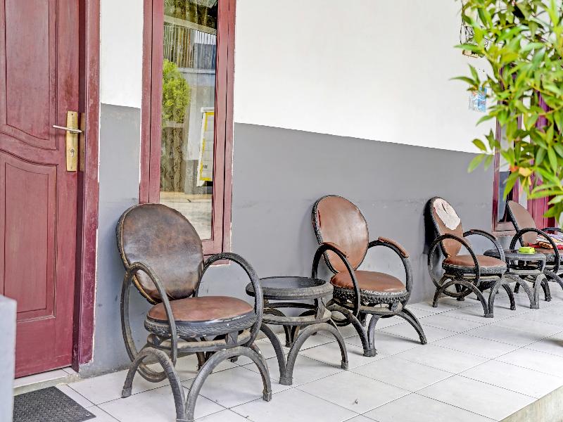 OYO 90405 Penginapan Sasti Kuningan - Lobi