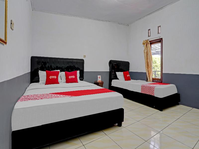 OYO 90405 Penginapan Sasti Kuningan - Oda