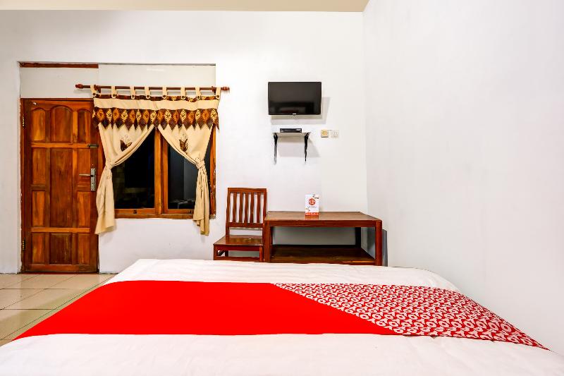 OYO 90051 Guest House Parangtritis - Oda