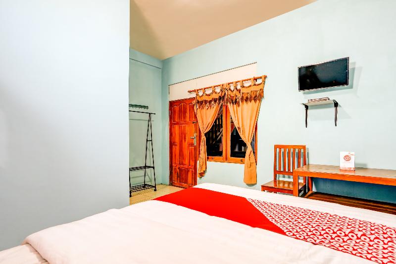 OYO 90051 Guest House Parangtritis - Oda