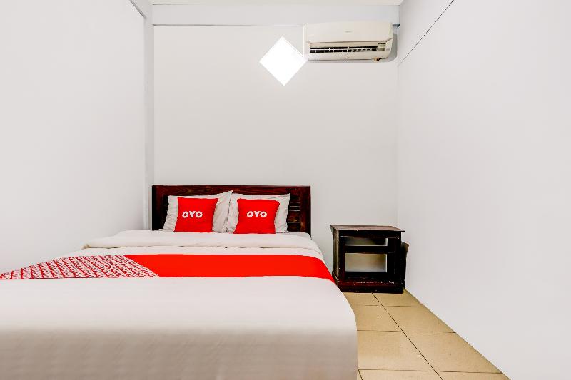 OYO 90051 Guest House Parangtritis - Oda