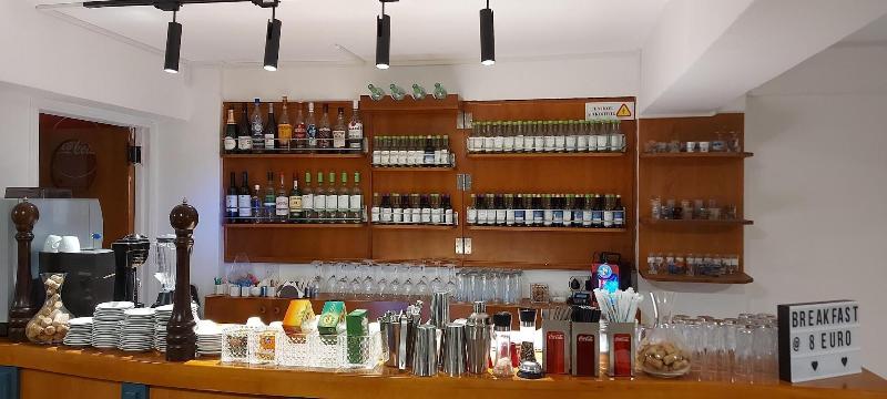 La Veranda De Larnaca Hotel - Bar
