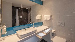 Holiday Inn Express Dusseldorf - Hauptbahnhof fotoÄŸrafÄ±
