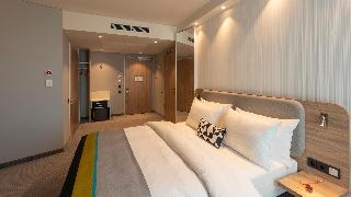 Holiday Inn Express Dusseldorf - Hauptbahnhof fotoÄŸrafÄ±