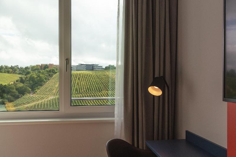 Holiday Inn - the niu, Form Stuttgart Feuerbach - Oda