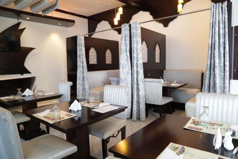 The Park Hotel Ex Al Jawhara Gardens - Restoran