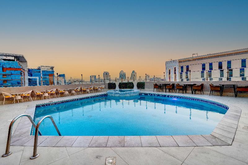 Howard Johnson Plaza by Wyndham Dubai Deira - Havuz