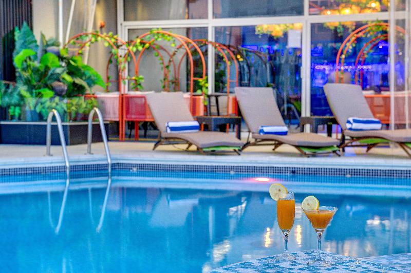 Howard Johnson Plaza by Wyndham Dubai Deira - Havuz