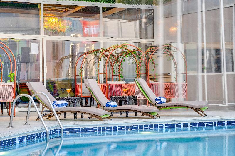 Howard Johnson Plaza by Wyndham Dubai Deira - Havuz