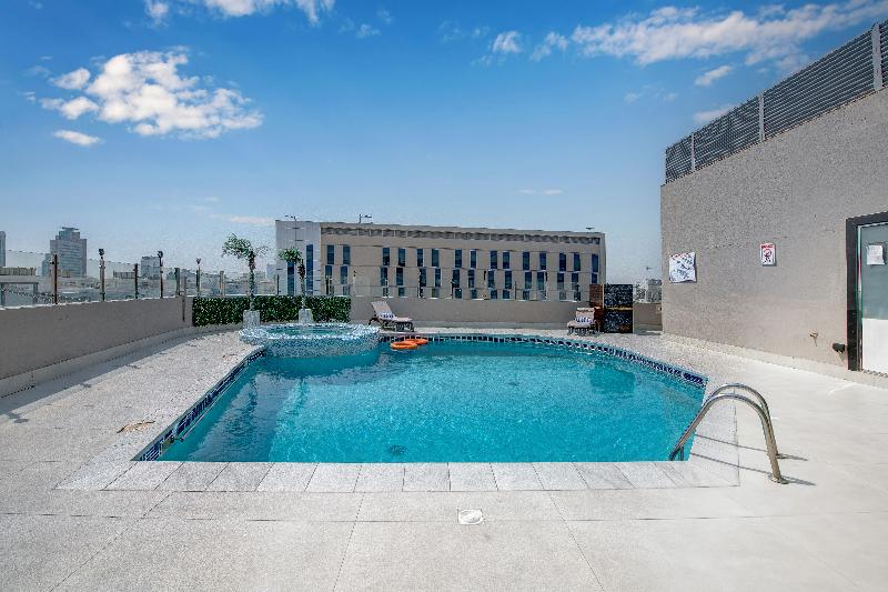 Howard Johnson Plaza by Wyndham Dubai Deira - Havuz