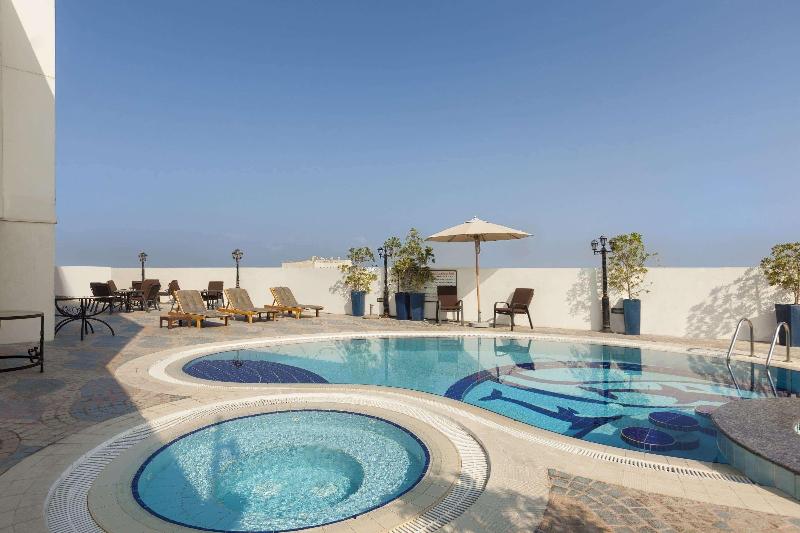 Howard Johnson Bur Dubai - Havuz