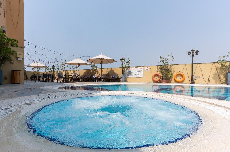 Howard Johnson Bur Dubai - Havuz