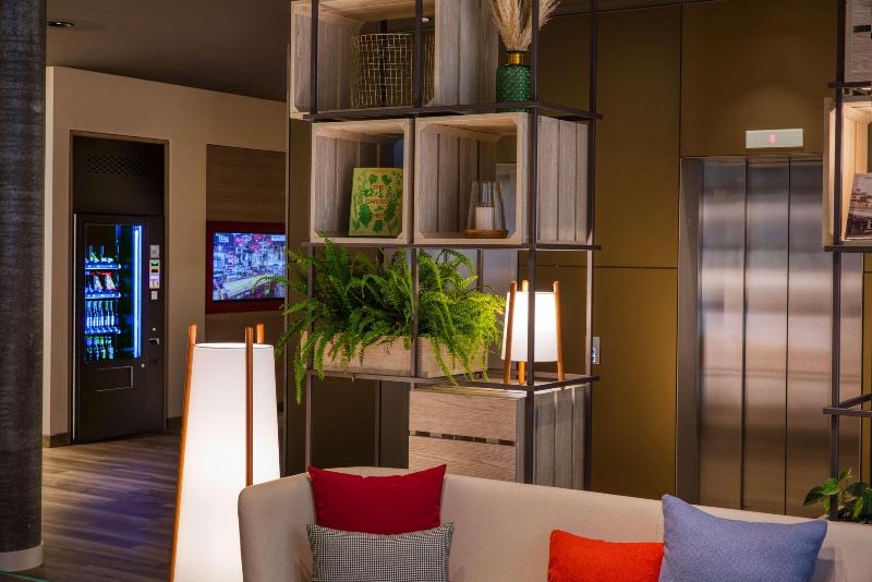 IntercityHotel Zurich Airport - Lobi
