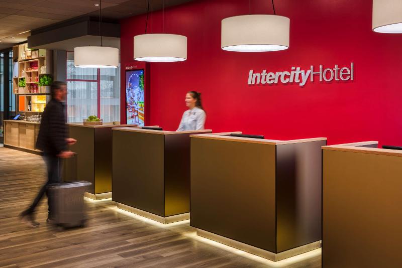 IntercityHotel Zurich Airport - Lobi