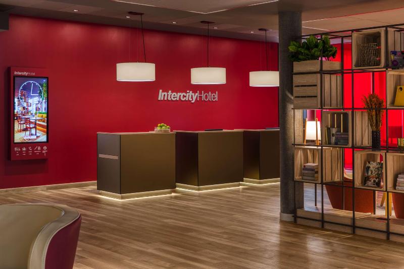 IntercityHotel Zurich Airport - Lobi