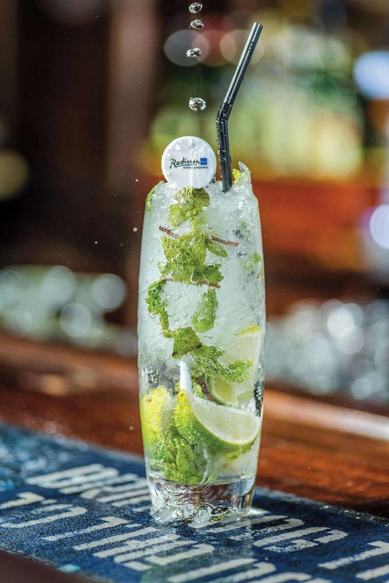 Radisson Blu Deira Creek - Bar