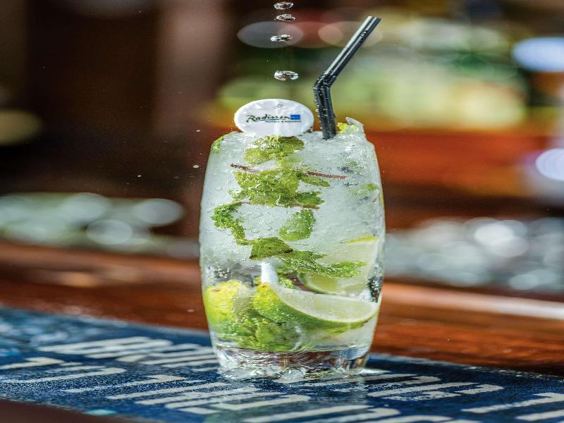 Radisson Blu Deira Creek - Bar