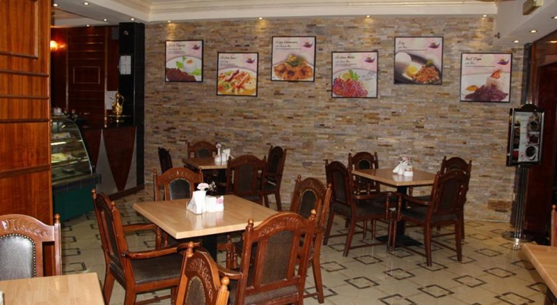 Fortune Karama Hotel - Restoran