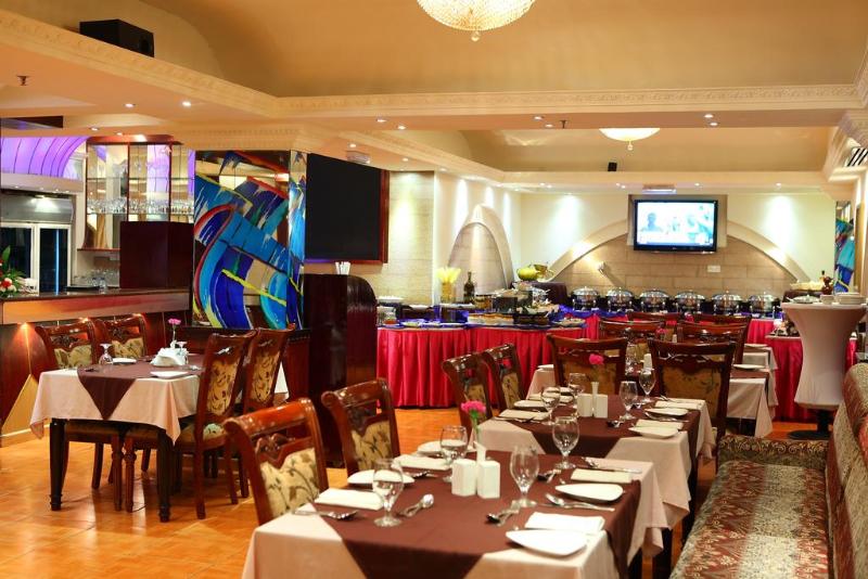 Fortune Karama Hotel - Restoran