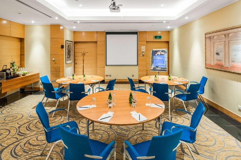 Radisson Blu Hotel Riyadh - Toplantı