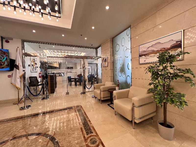 The Proud Hotel - Lobi