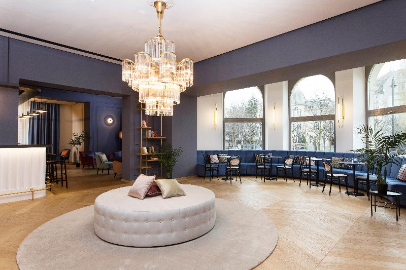 Alice Hotel - Lobi