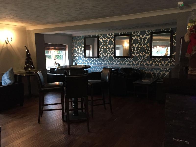South Lawn - Bar