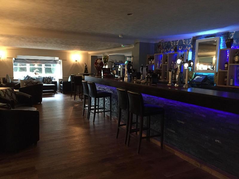 South Lawn - Bar