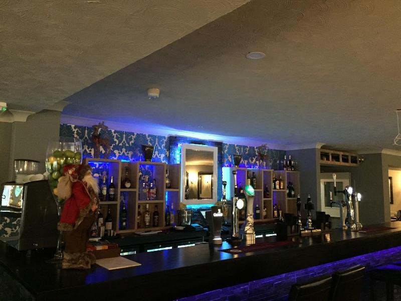 South Lawn - Bar