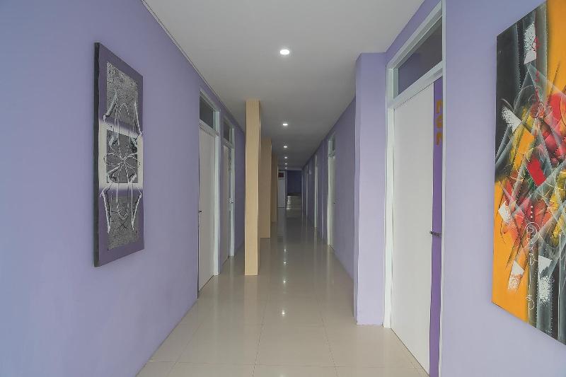 Formerly RedDoorz @ Gatot Subroto Street Bandung 3 - Lobi