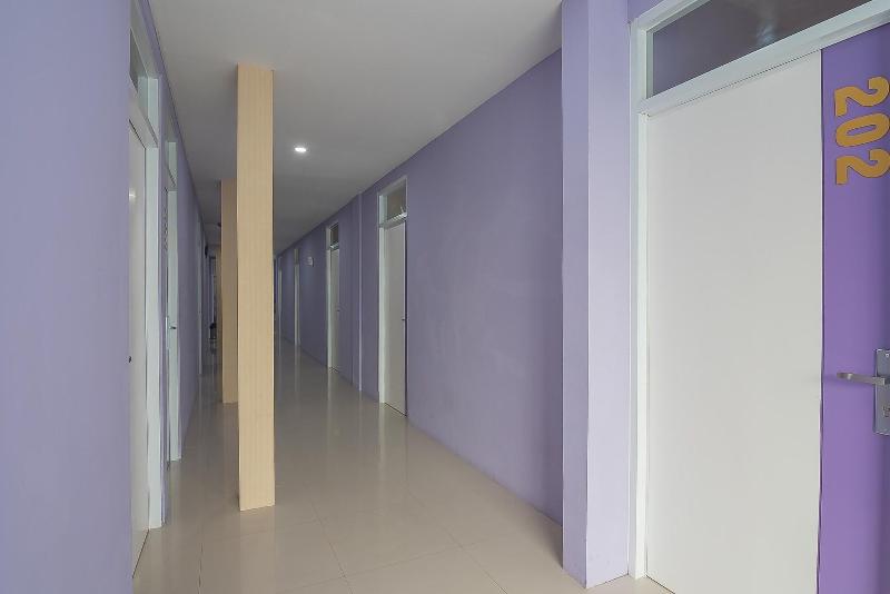 Formerly RedDoorz @ Gatot Subroto Street Bandung 3 - Lobi