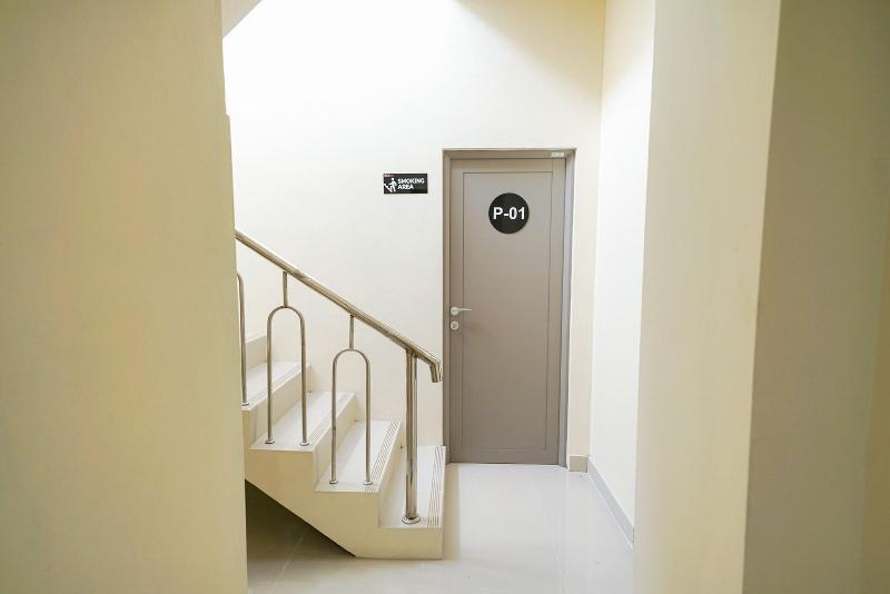 Formerly RedDoorz near Exit Toll Sirkuit Sentul - Lobi