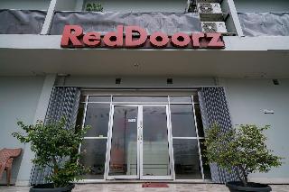 Formerly RedDoorz near Exit Toll Sirkuit Sentul fotoÄŸrafÄ±