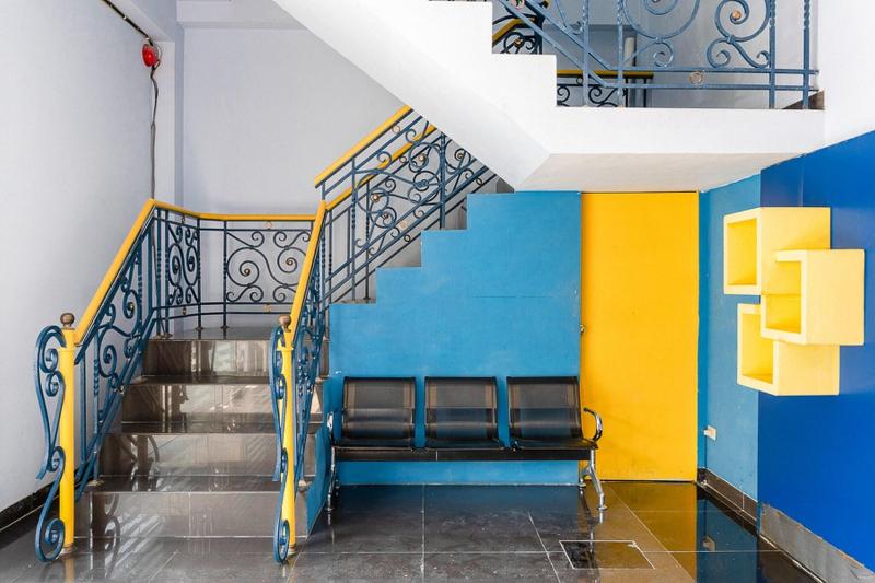 RedDoorz Plus near Taman Ismail Marzuki - Lobi